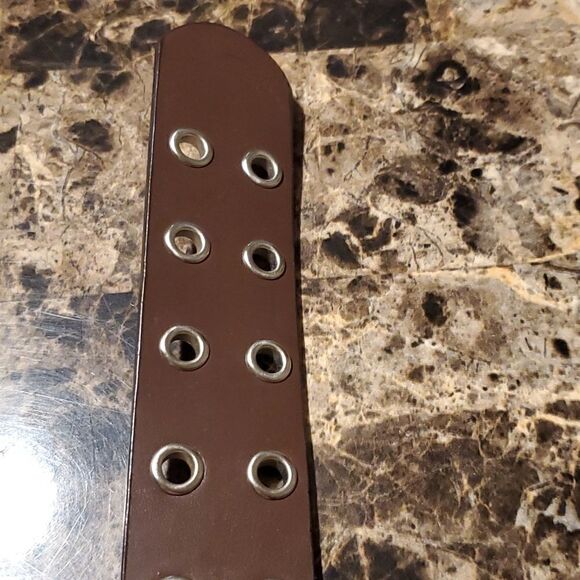 1.5 inch wide brown riveted belt - Picture 2 of 4